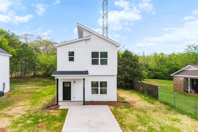 2043 Greenoak Dr, Shelby, NC 28152 - view of front of home featuring a front lawn and fence