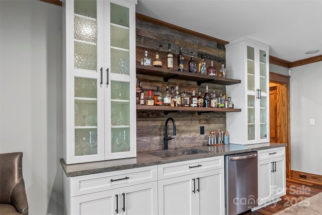 92 Gobblers Neck Dr, Nebo, NC 28761 - bar with dishwasher, a sink, wet bar, dark wood finished floors, and decorative backsplash