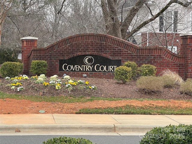 view of community / neighborhood sign