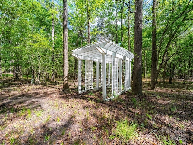 view of yard with a pergola