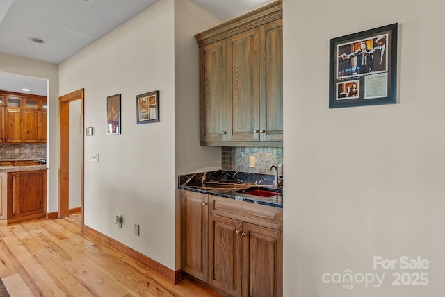 498 Pinnacle Pkwy, Union Mills, NC 28167 - interior space with tasteful backsplash, baseboards, recessed lighting, light wood-style floors, and a sink