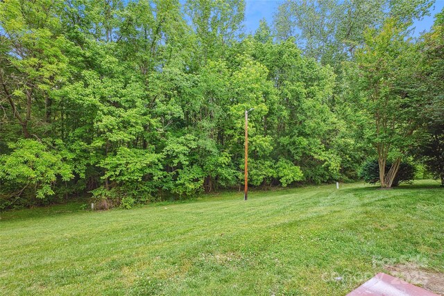 view of yard with a view of trees