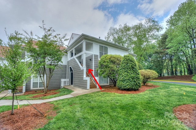 765 SW Dr, Davidson, NC 28036 - view of front of house with a front yard and entry steps