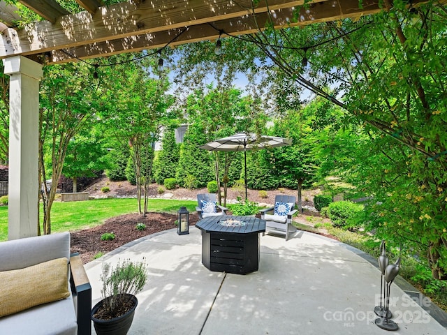 view of patio featuring a fire pit