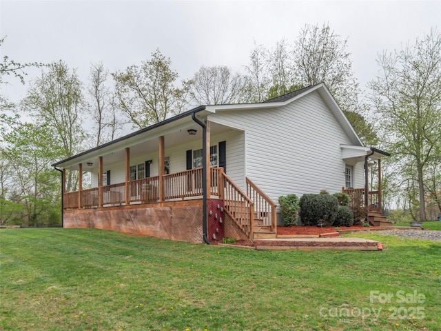 view of front of property featuring a porch and a front yard