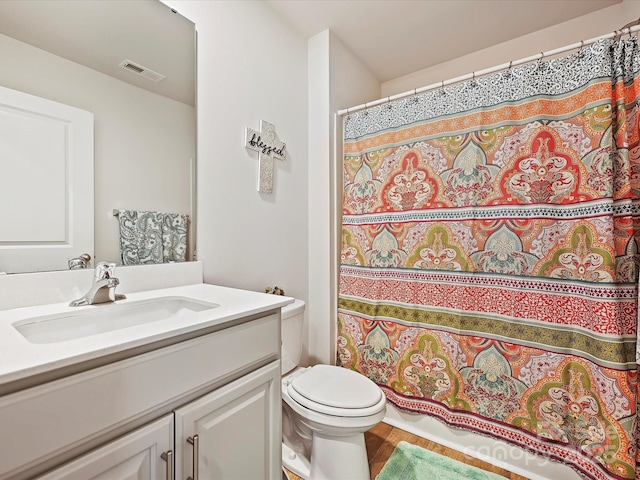 479 Daniel Dr, Lexington, NC 27295 - full bath featuring visible vents, toilet, vanity, and a shower with curtain
