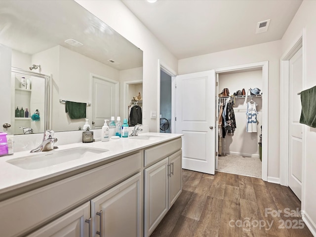 479 Daniel Dr, Lexington, NC 27295 - full bath with a walk in closet, visible vents, a sink, and wood finished floors
