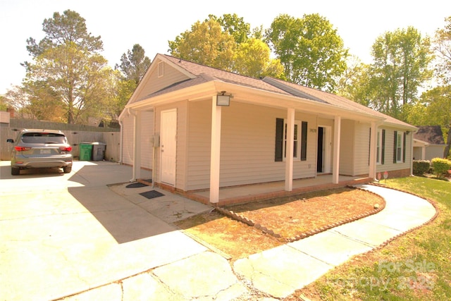 7428 Beaufort Cir, Charlotte, NC 28227 - ranch-style house with concrete driveway, fence, and covered porch