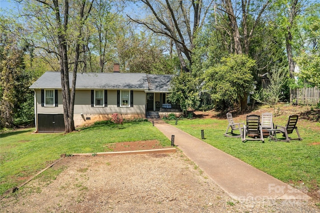 447 N Washington St, Rutherfordton, NC 28139 - single story home featuring fence, a front yard, crawl space, and a chimney
