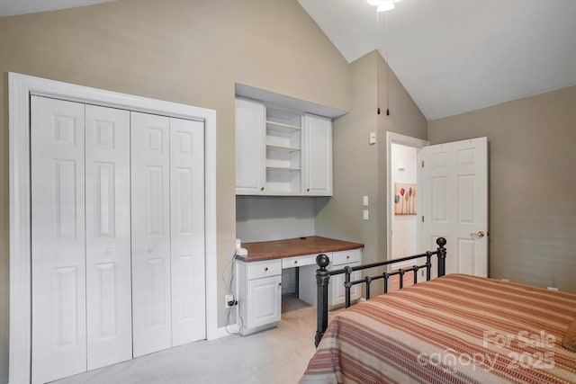 7444 Hurstbourne Green Dr, Charlotte, NC 28277 - bedroom with light carpet, built in study area, a closet, and lofted ceiling