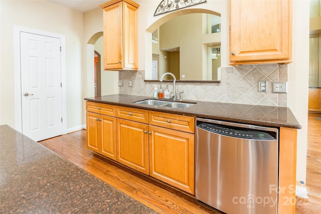 4333 Sawmill Trace Dr, Charlotte, NC 28213 - kitchen with tasteful backsplash, arched walkways, dishwasher, a sink, and wood finished floors