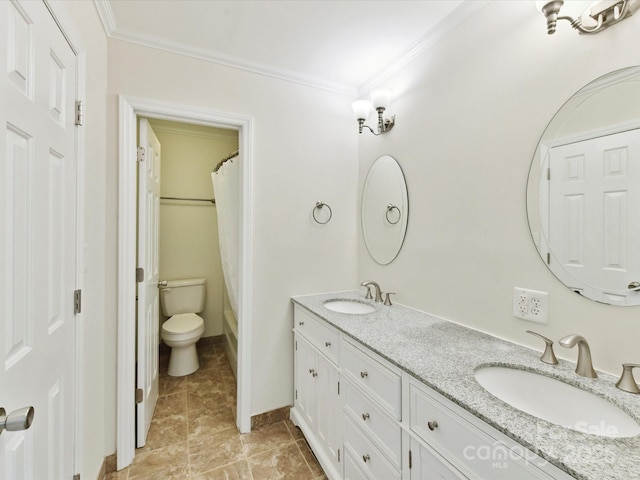 915 Gate Rd, Monroe, NC 28112 - full bath with crown molding, double vanity, toilet, and baseboards