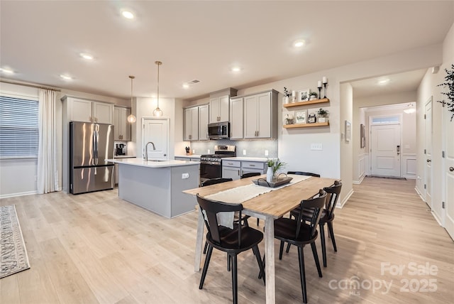 dining space featuring recessed lighting, baseboards, and light wood-style floors