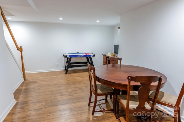 dining room featuring light wood-type flooring, recessed lighting, and baseboards