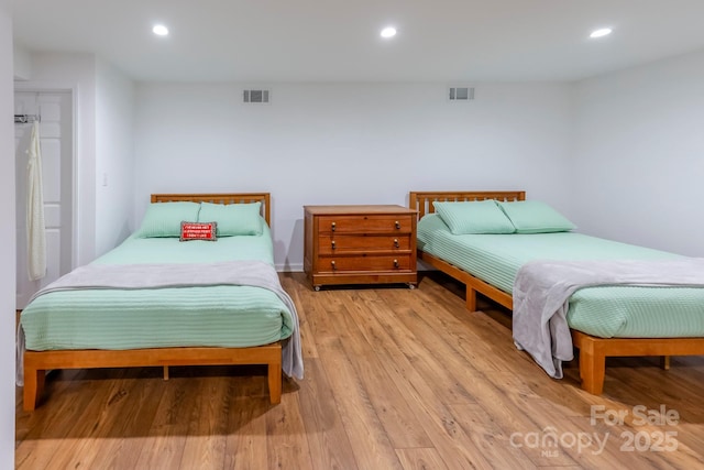 bedroom with light wood-style floors, visible vents, and recessed lighting