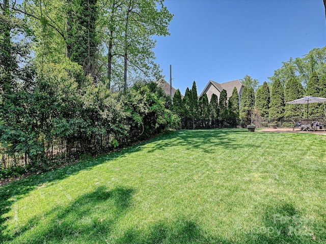 view of yard featuring fence