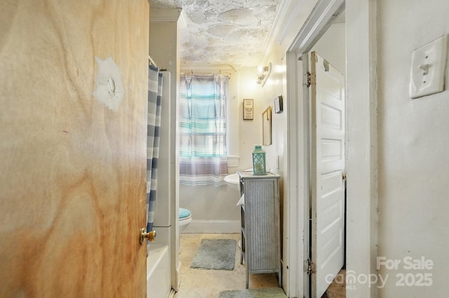247 W Park Ave, Charlotte, NC 28203 - bathroom with toilet, crown molding, and a shower with curtain