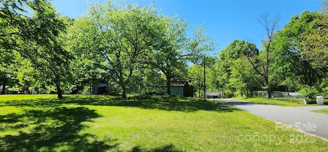 view of home's community featuring a yard