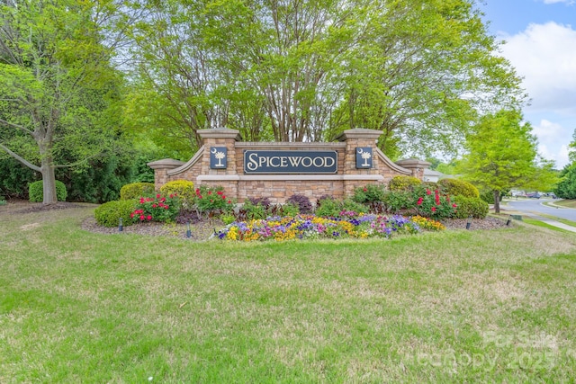1144 Spicewood Pines Rd, Fort Mill, SC 29708 - community / neighborhood sign featuring a lawn