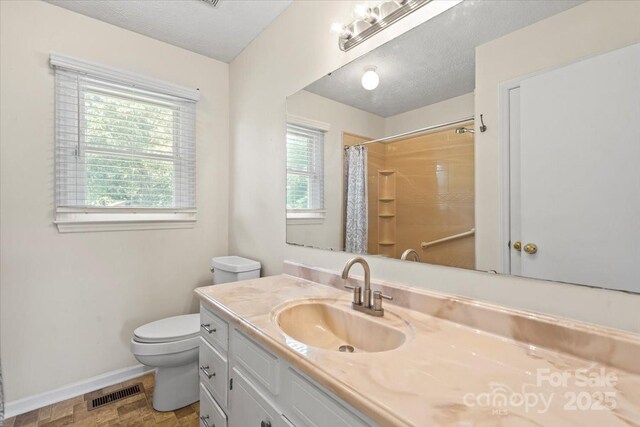 1504 Andicot Ln, Shelby, NC 28152 - full bath featuring vanity and a shower with shower curtain