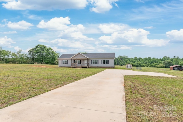 view of front of home featuring a porch, a front yard, and driveway
