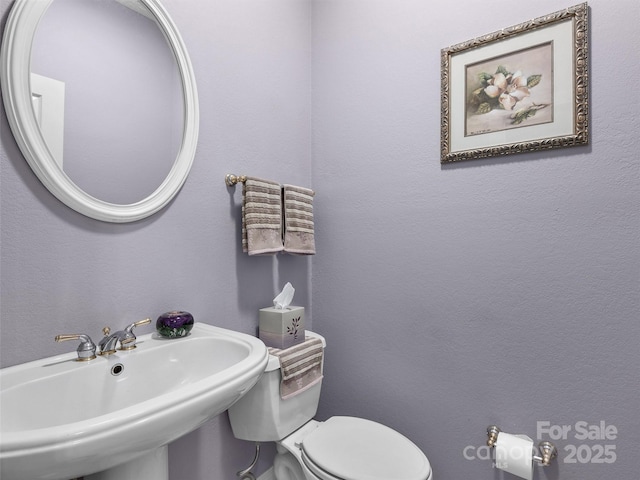 bathroom featuring toilet and a sink