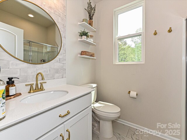 10035 Mast Cove Ln, Charlotte, NC 28278 - full bath featuring a shower stall, decorative backsplash, baseboards, toilet, and vanity
