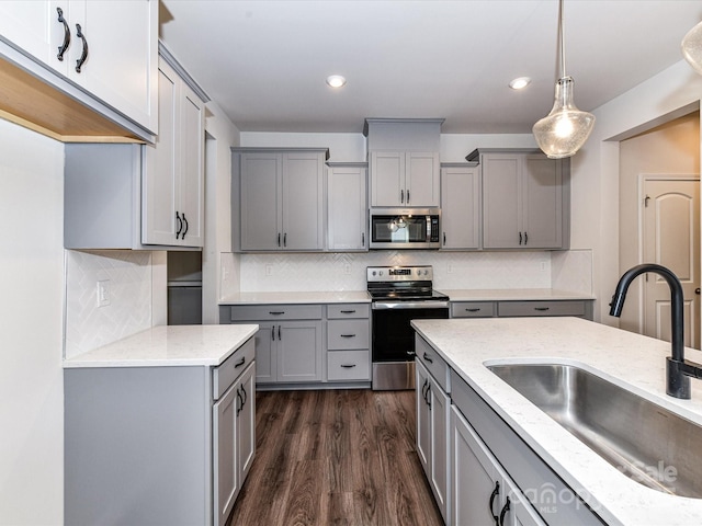 9134 Northfield Crossing Dr, Charlotte, NC 28269 - kitchen featuring a sink, gray cabinets, and stainless steel appliances