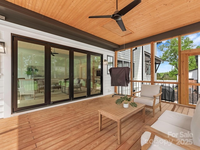 sunroom with ceiling fan