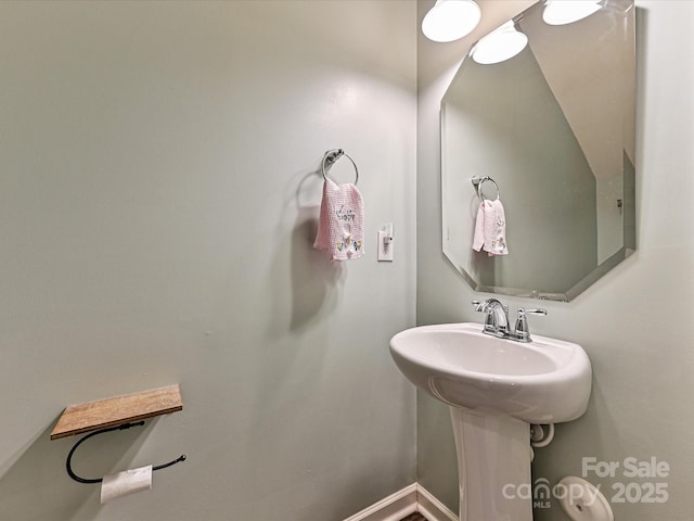 bathroom featuring a sink