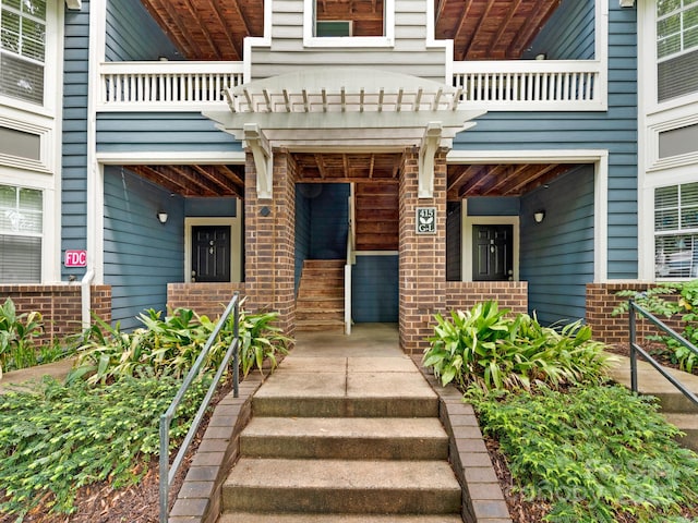 property entrance featuring a porch