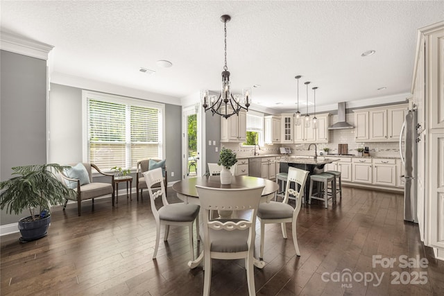 12942 Blakemore Ave, Huntersville, NC 28078 - dining area featuring dark wood-style floors, visible vents, ornamental molding, baseboards, and a chandelier
