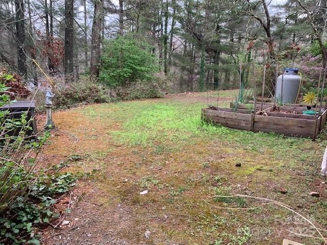 101 Lakemont Dr, Flat Rock, NC 28731 - view of yard featuring a garden