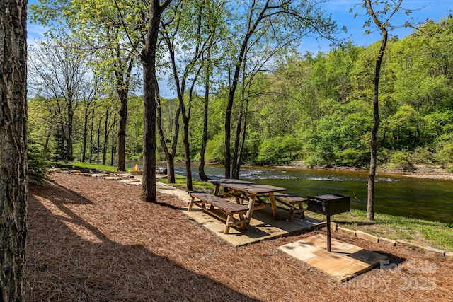 view of property's community featuring a wooded view