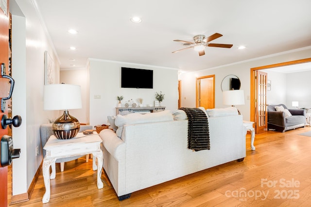 living room featuring recessed lighting, ceiling fan, ornamental molding, and light wood-type flooring
