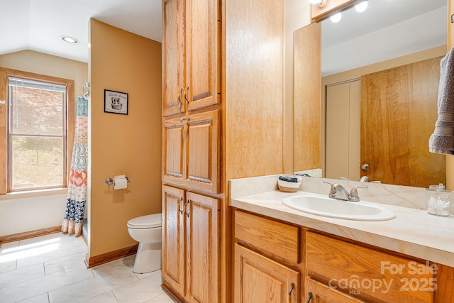 full bath with vanity, baseboards, toilet, and a shower with curtain