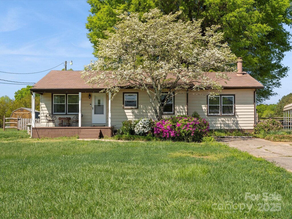 714 S 8th St, Bessemer City, NC 28016 - photo 1