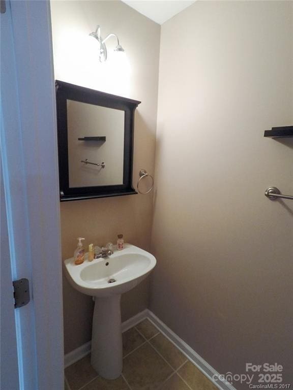 bathroom featuring baseboards and tile patterned floors