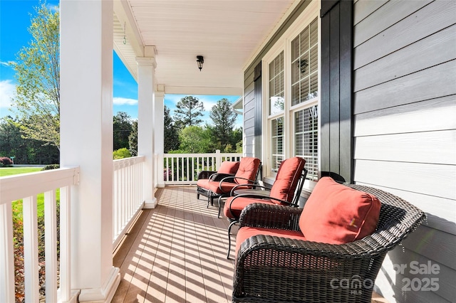 balcony featuring covered porch