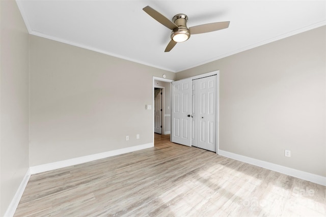 unfurnished bedroom featuring light wood-style flooring, baseboards, and a closet