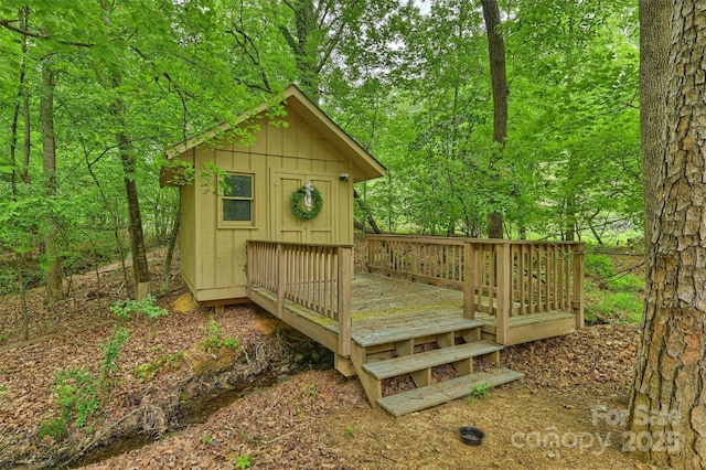 7067 Rocky Falls Rd, Charlotte, NC 28211 - view of outbuilding featuring an outdoor structure and a view of trees