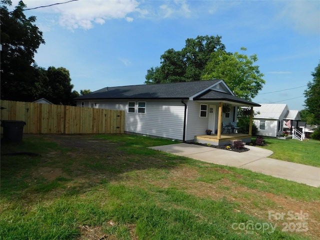 109 W Poplar St, Stanley, NC 28164 - view of front of house featuring a porch