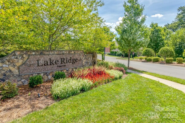 985 Angelica Ln, Tega Cay, SC 29708 - community / neighborhood sign featuring a yard