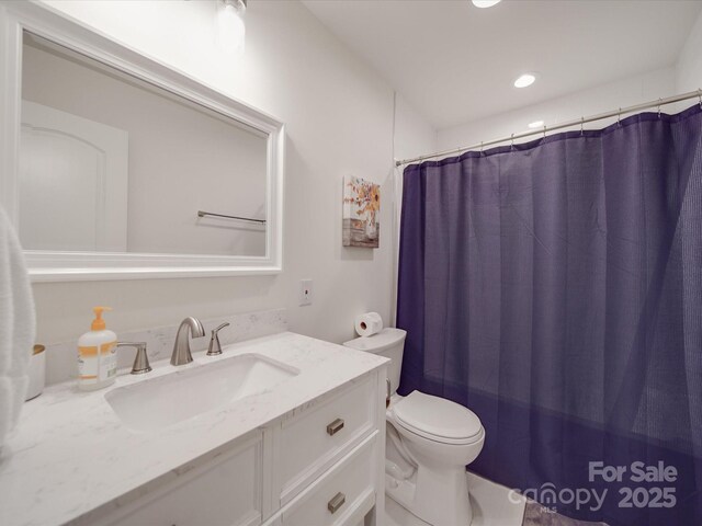 full bath with a shower with curtain, vanity, recessed lighting, and toilet