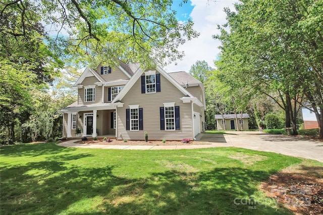 view of front facade featuring a front lawn and driveway