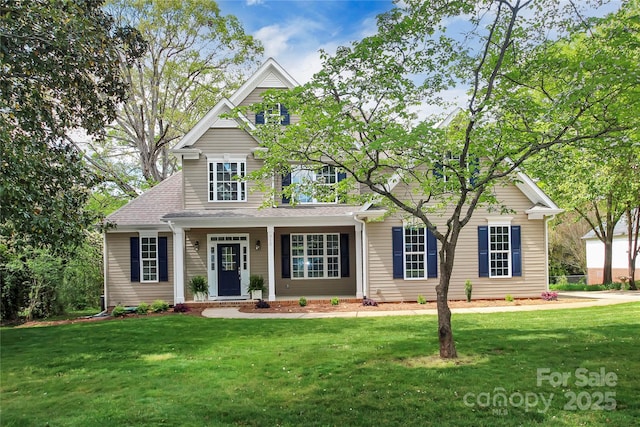 view of front of house featuring a shingled roof and a front yard
