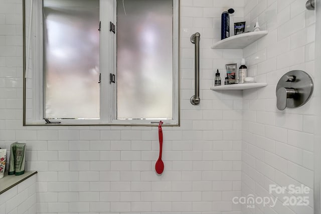 104 Parkway Ct Unit 1, Asheville, NC 28803 - bathroom featuring a tile shower