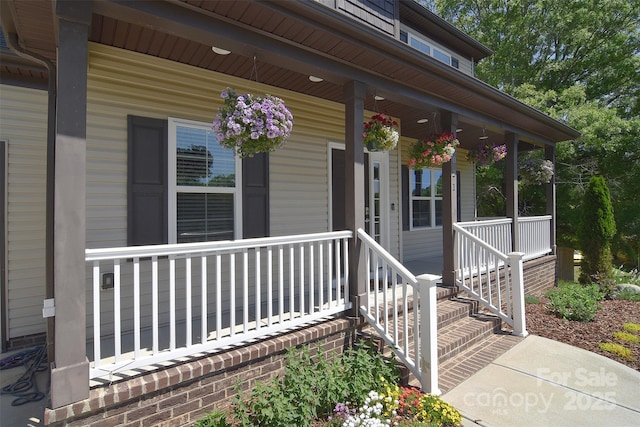 property entrance featuring a porch