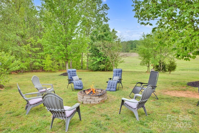 view of yard featuring an outdoor fire pit