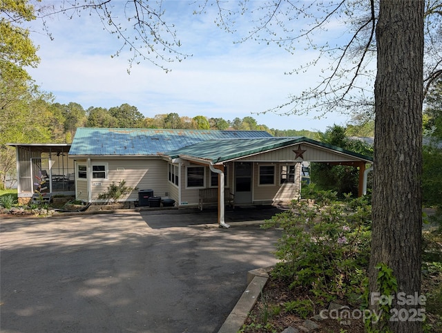 6778 Emerald Isle Dr, Sherrills Ford, NC 28673 - view of front of home with a metal roof and driveway